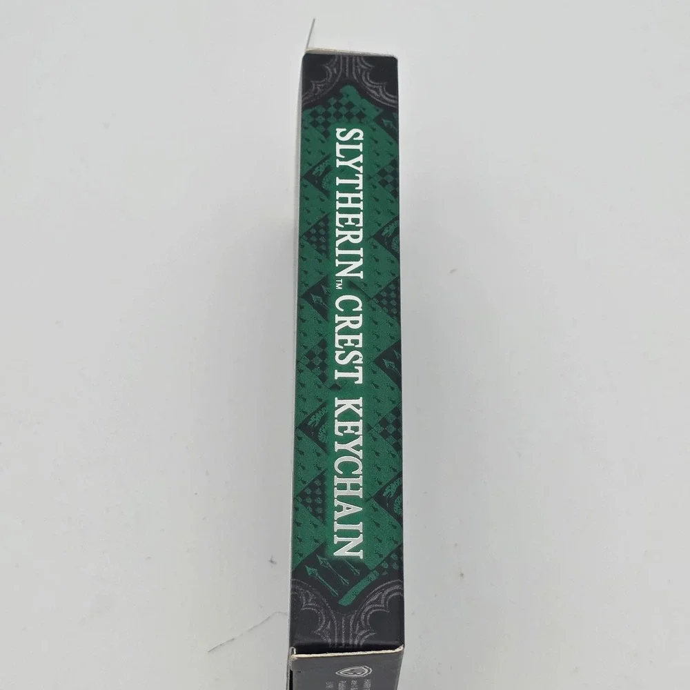 Noble Collection Harry Potter Slytherin Crest Keychain Metal Green Silver New
